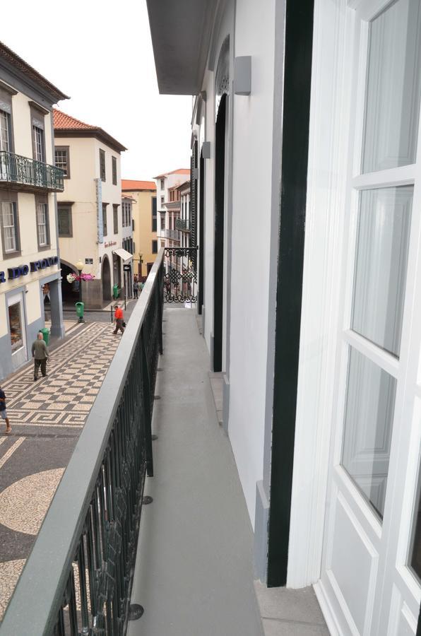 Edificio Charles 103 *