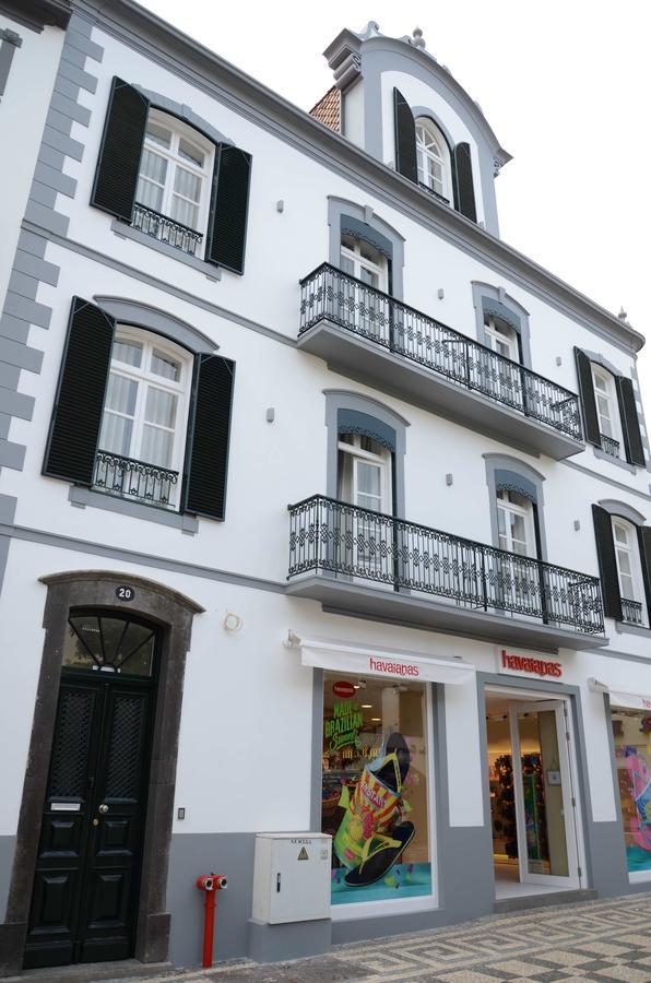 Edificio Charles 103 *